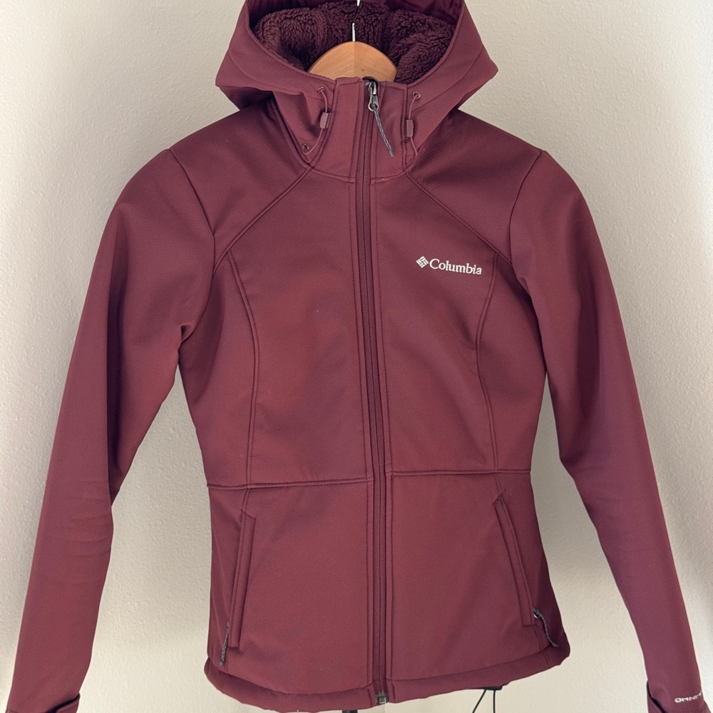 Columbia Burgundy Softshell Jacket XS | Windproof Fleece Lined Outdoor Hiking